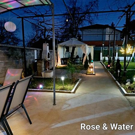 Rose & Water Guest House Pavel Banya Luaran gambar