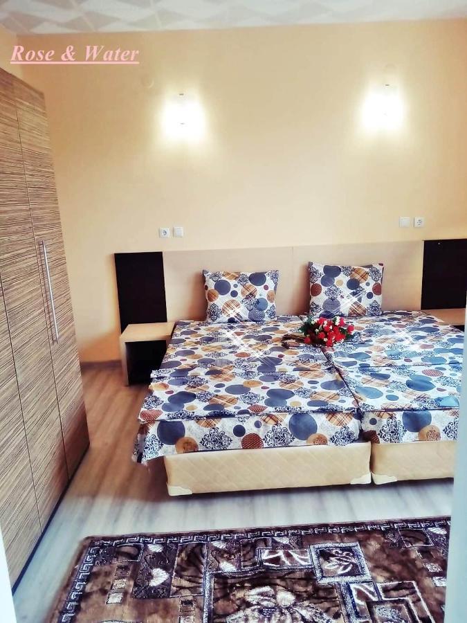 Rose & Water Guest House Pavel Banya Luaran gambar