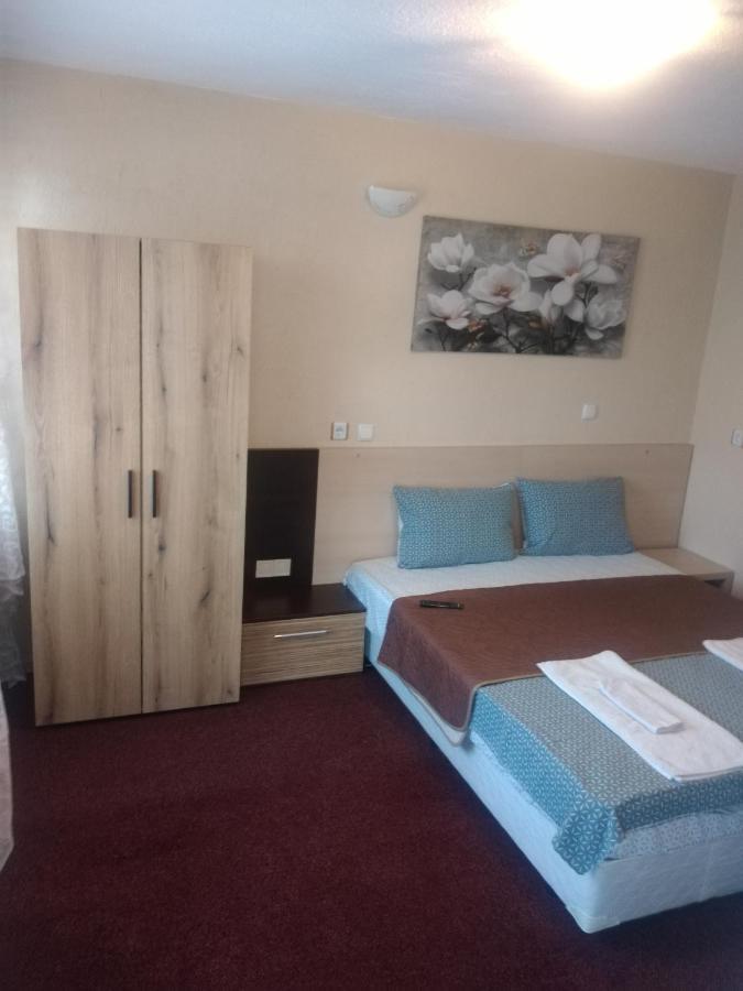 Rose & Water Guest House Pavel Banya Luaran gambar