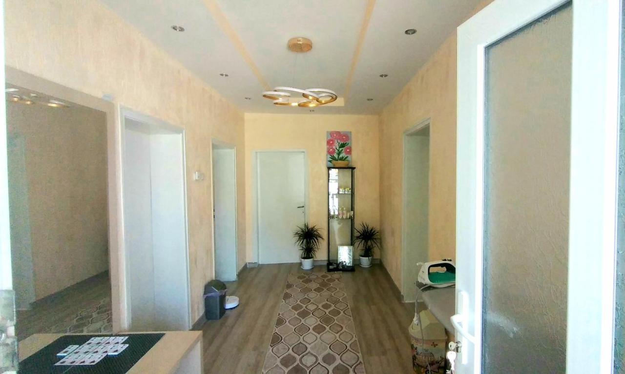 Rose & Water Guest House Pavel Banya Luaran gambar